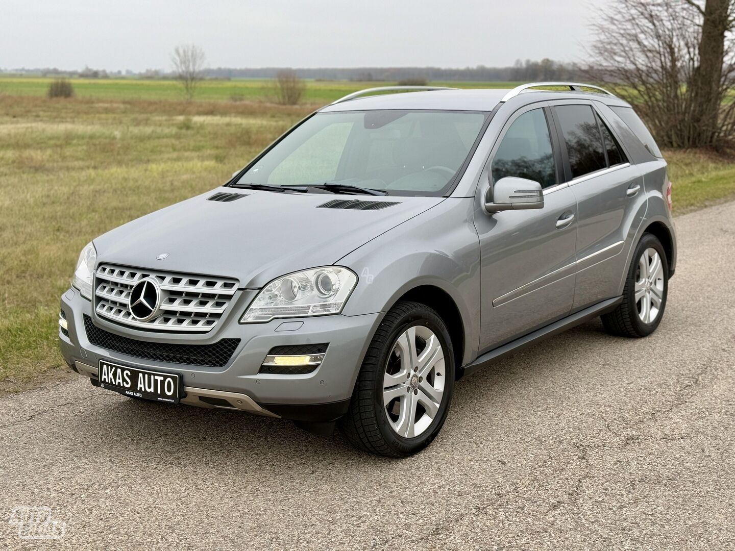 Mercedes-Benz ML 350 2010 г Внедорожник / Кроссовер