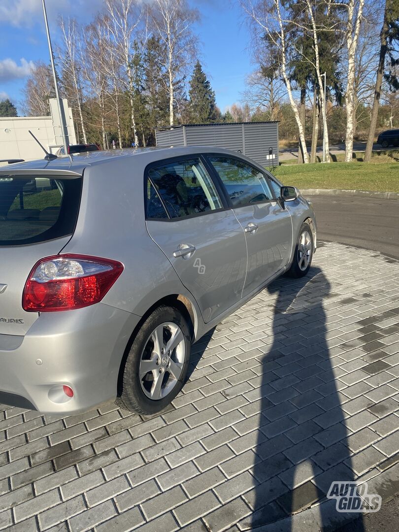 Toyota Auris 2012 y Hatchback