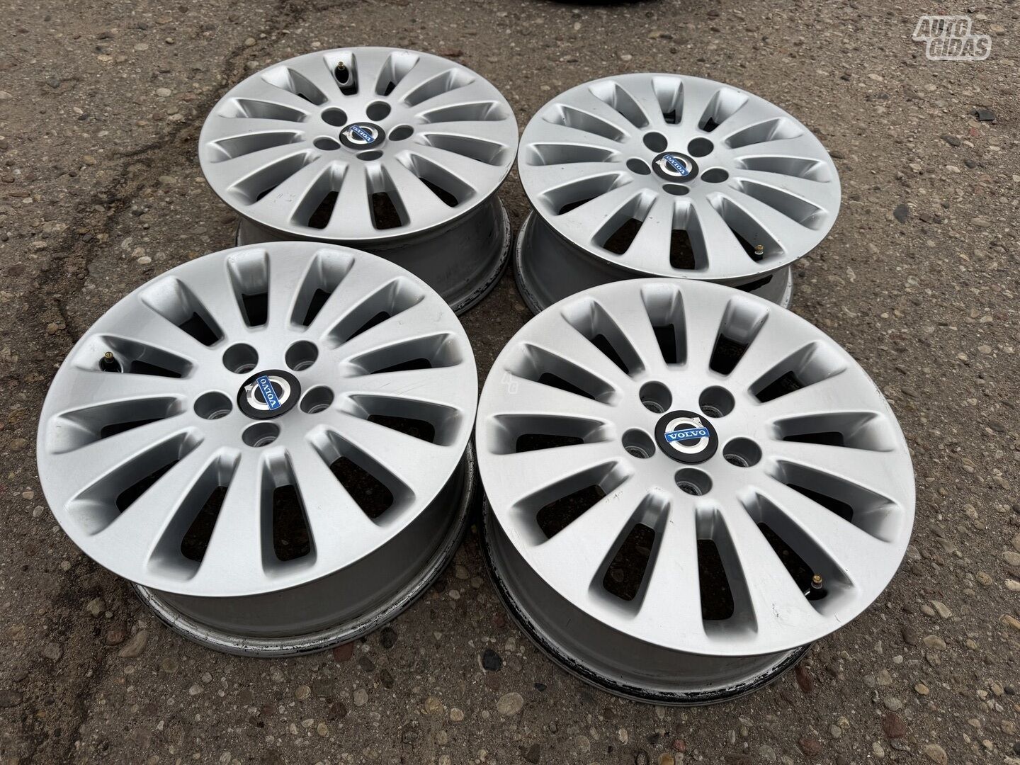 Volvo Siunciam, 6.5J ET44 light alloy R16 rims