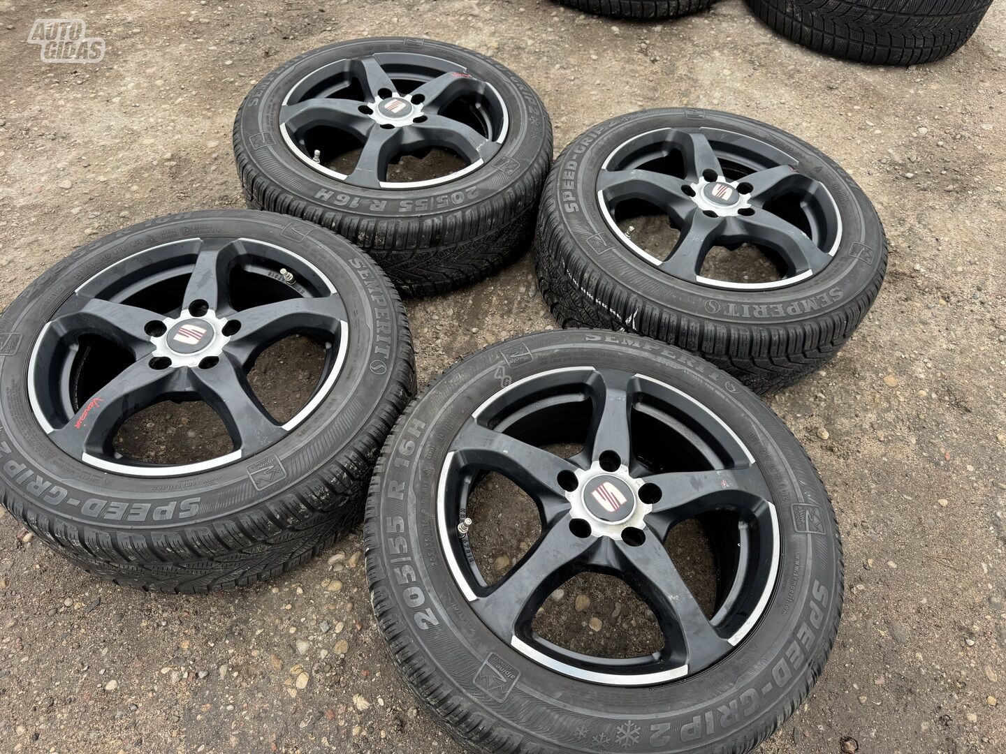 Seat Siunciam, 7J ET38 light alloy R16 rims