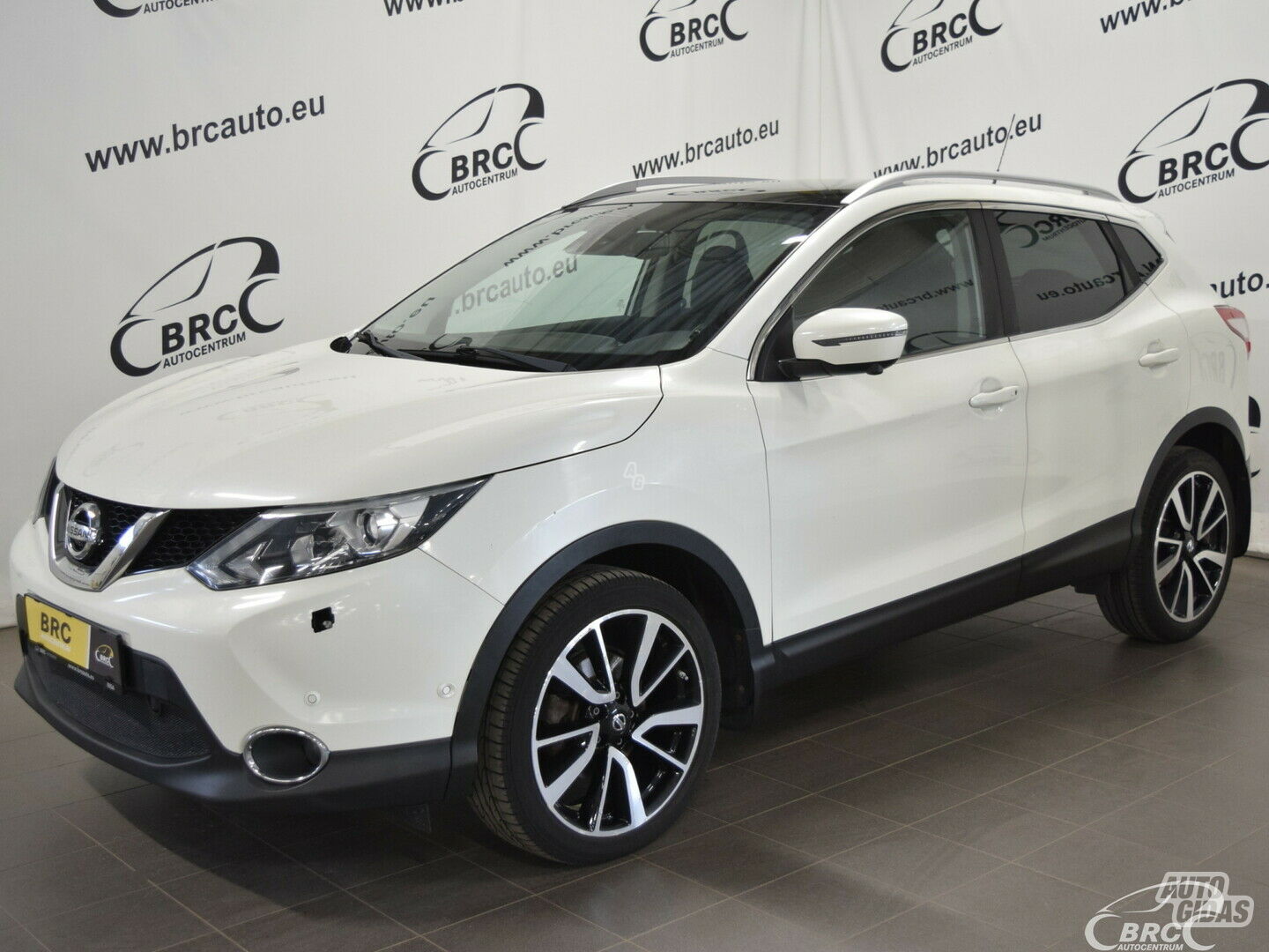 Nissan Qashqai FWD A/T 2015 y