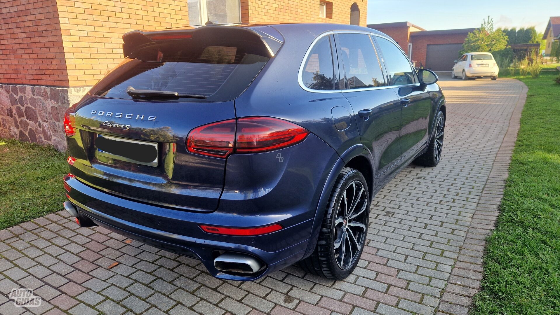 Porsche Cayenne 2011 y Off-road / Crossover