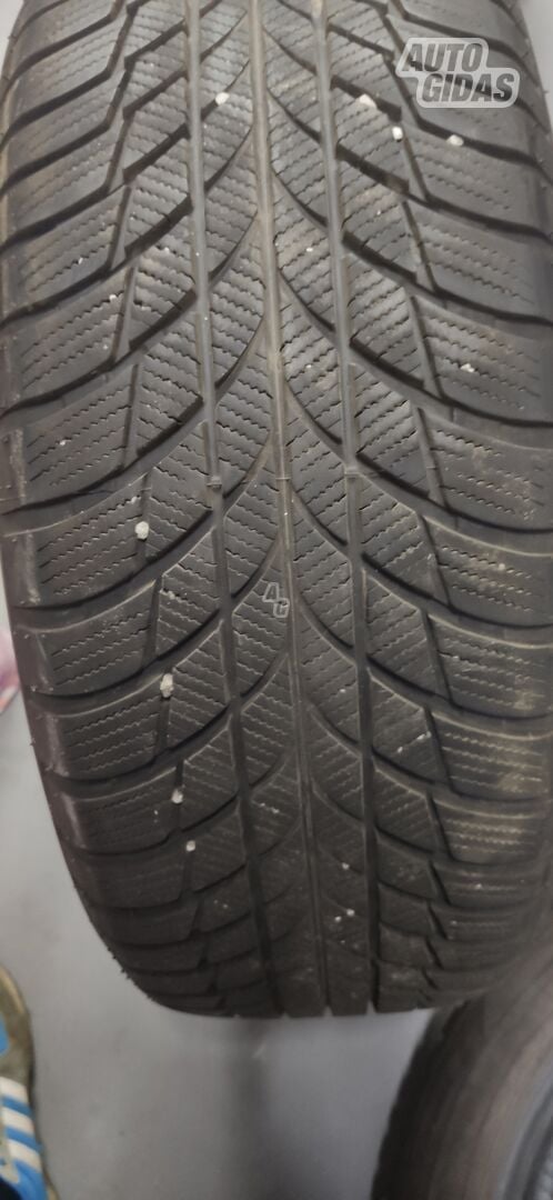 Bridgestone Blizzak lm001 R17 universal tyres passanger car