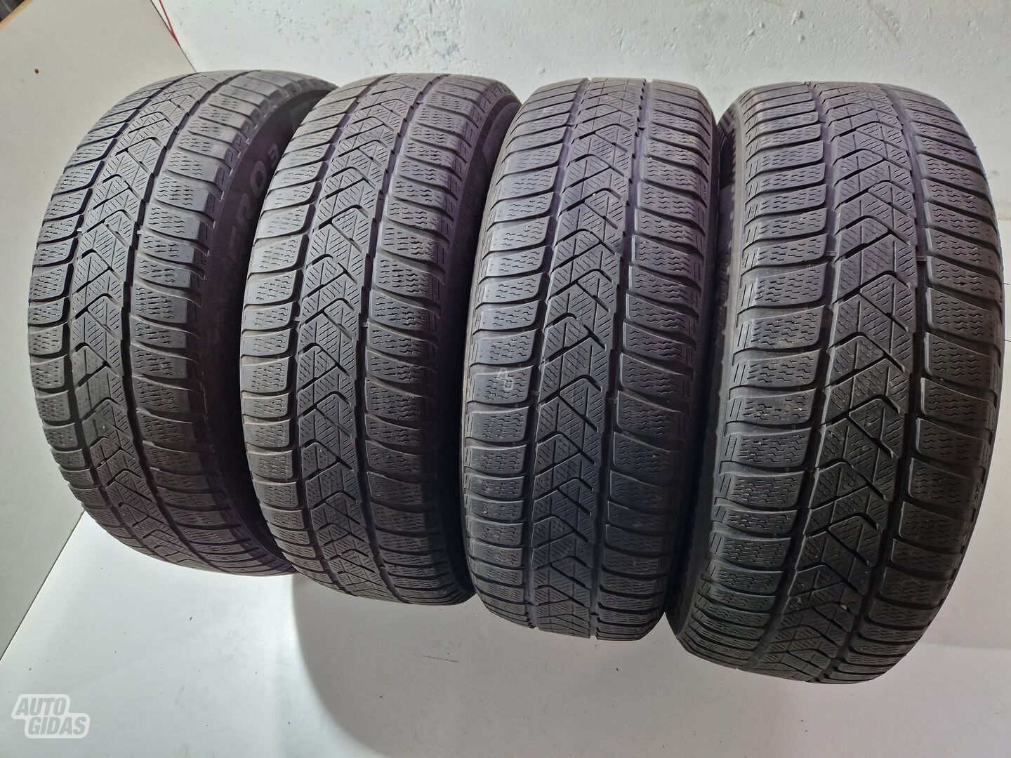 Pirelli 4-5mm R18 žieminės padangos lengviesiems