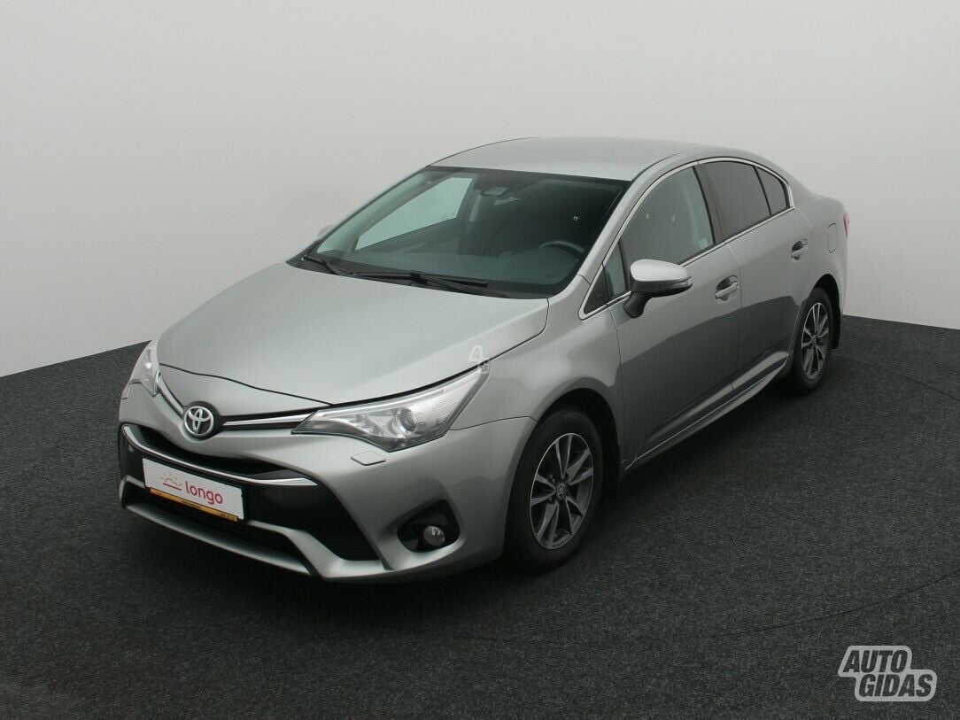 Toyota Avensis 2015 y Sedan