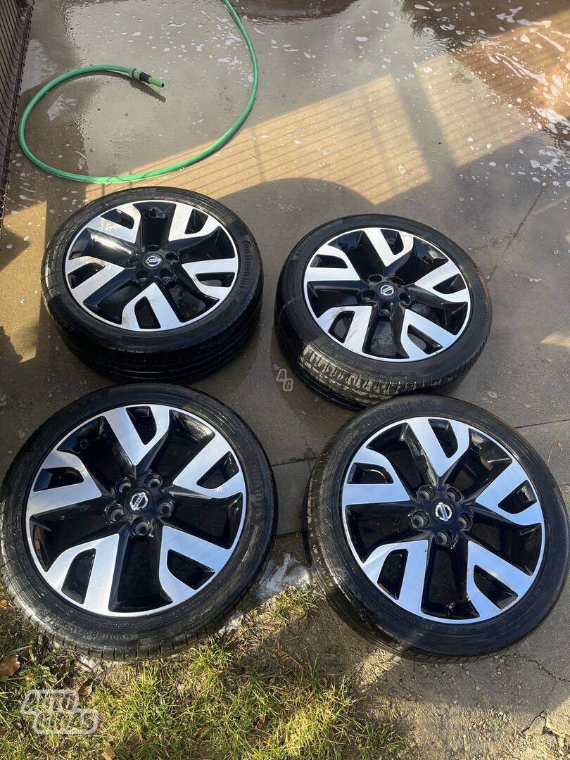 juke light alloy R18 rims