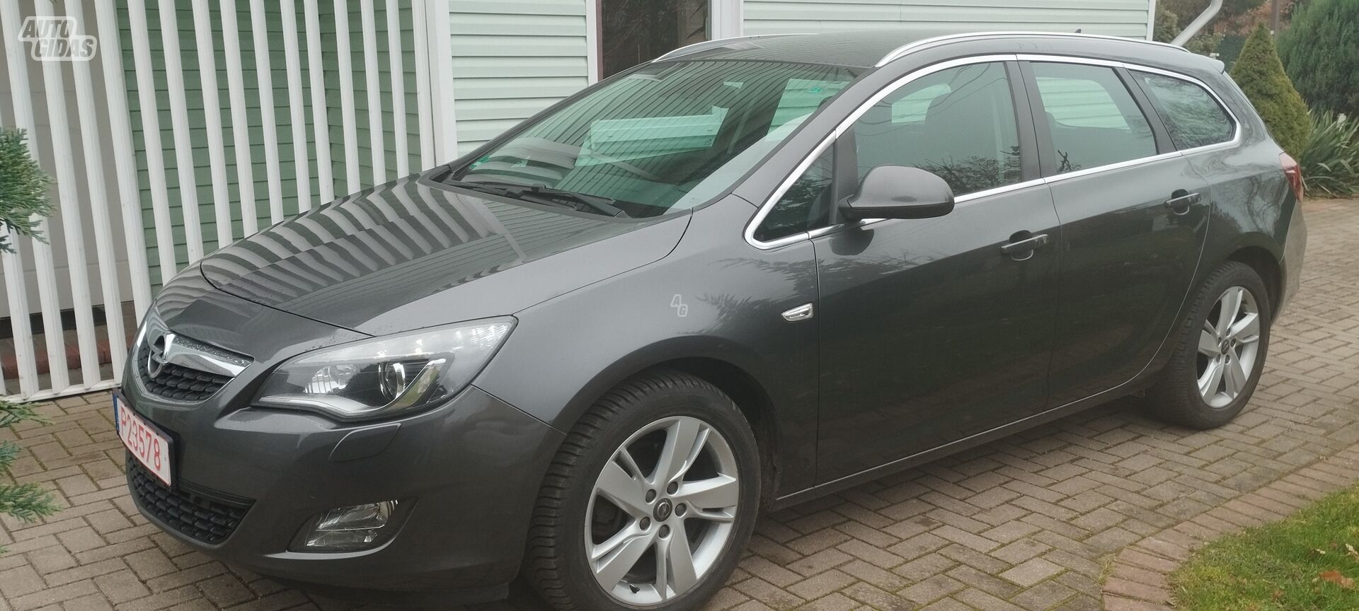 Opel Astra 2011 y Wagon