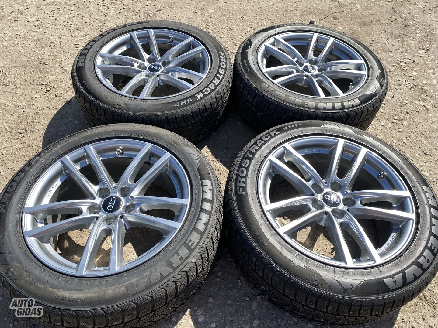 Audi Siunciam, 7,5J ET27 light alloy R17 rims