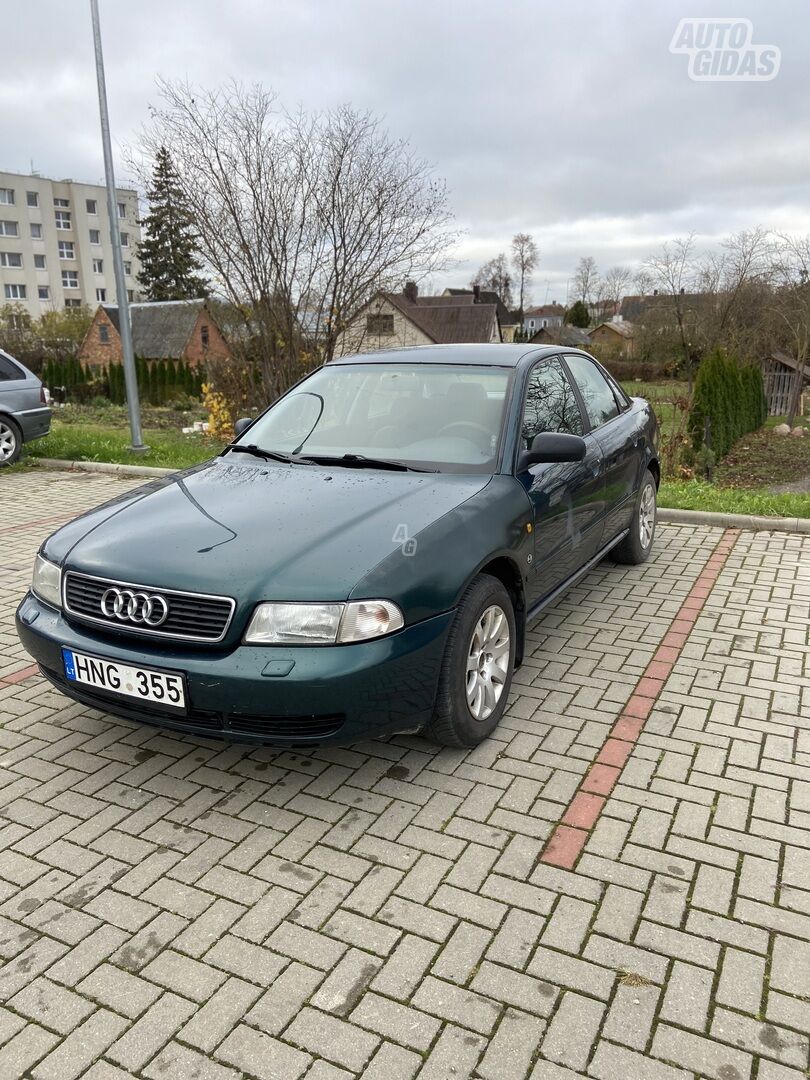 Audi A4 3211 1996 y