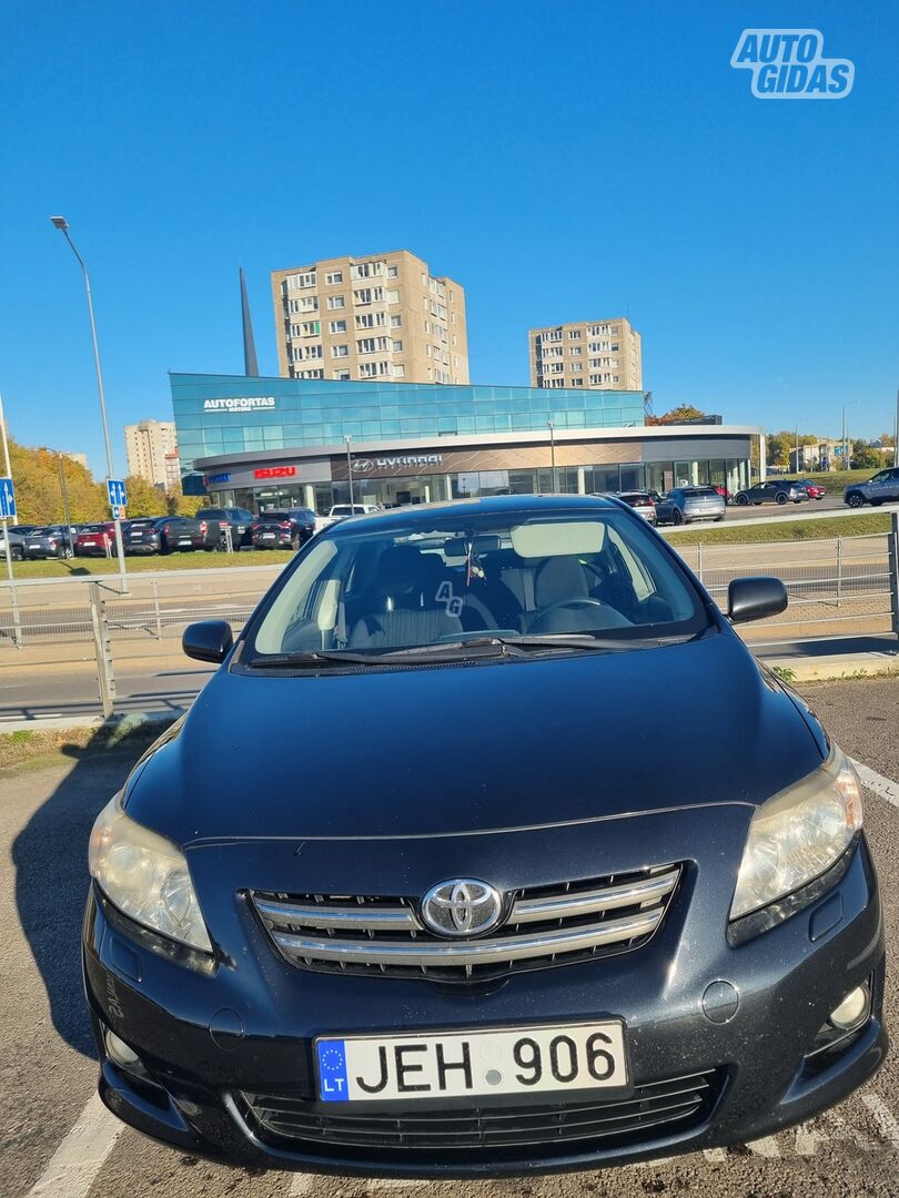 Toyota Corolla 2008 г Седан