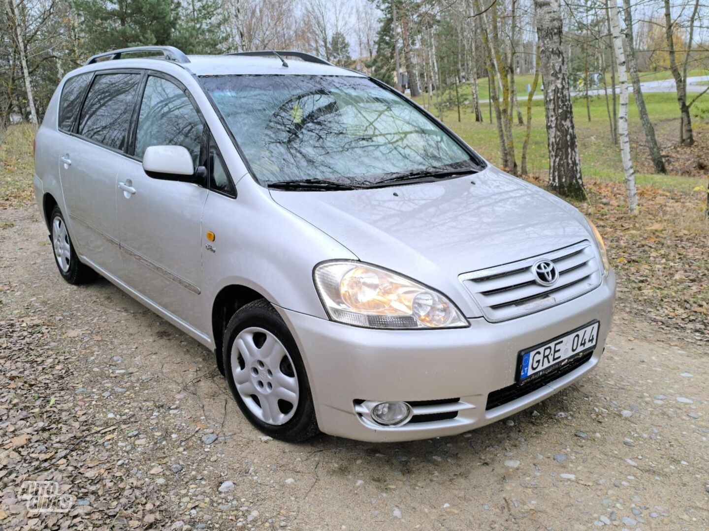 Toyota Avensis Verso 2002 г Минивэн