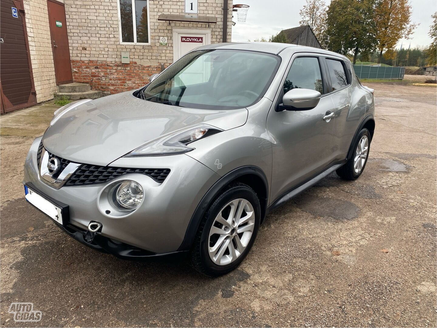 Nissan Juke 2015 г Внедорожник / Кроссовер