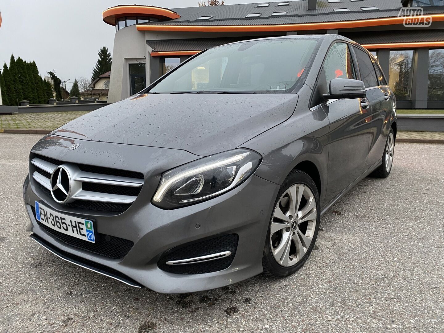 Mercedes-Benz B 220 2017 y Hatchback