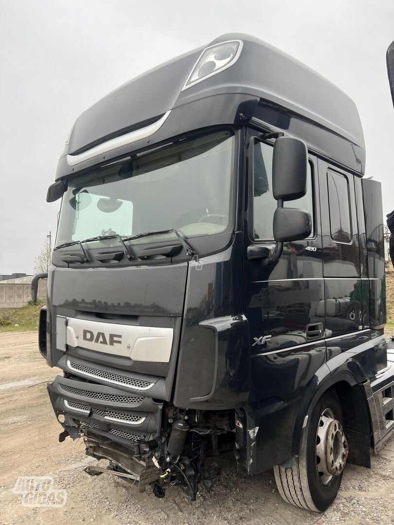 Vilkikas DAF XF 105-106 2012 m dalys