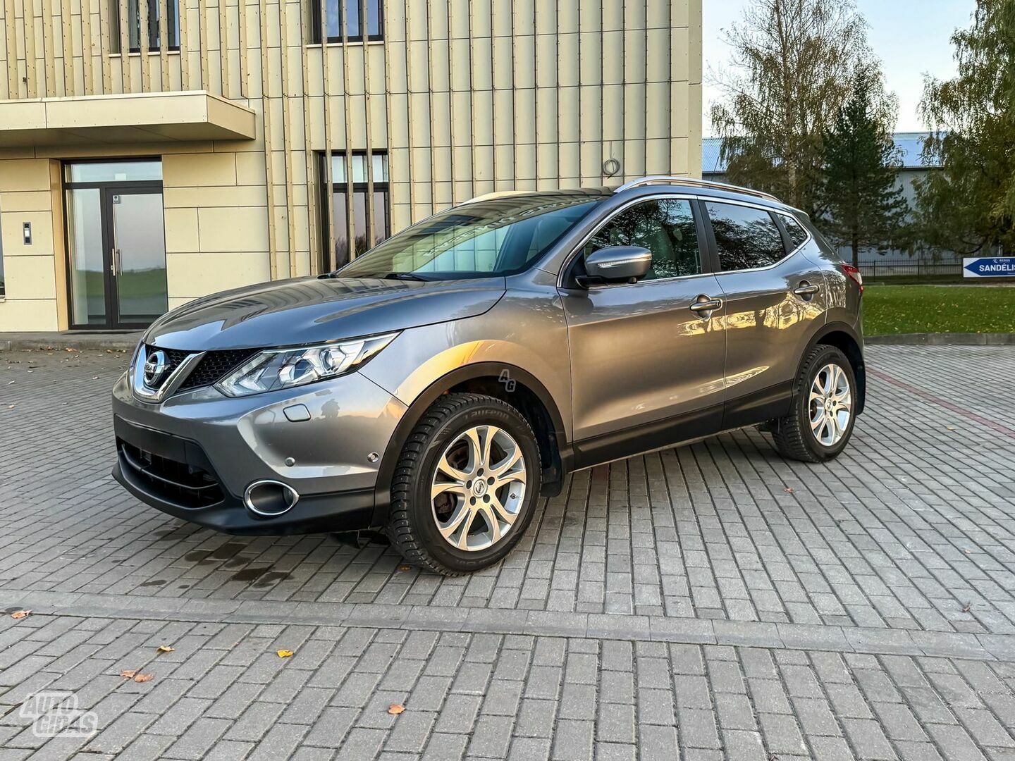 Nissan Qashqai 2014 y Off-road / Crossover