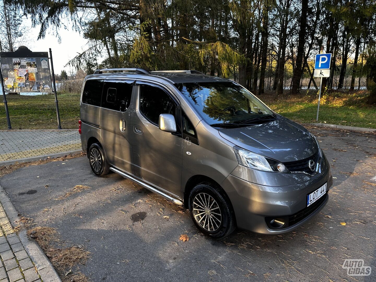 Nissan NV200 2013 г Микроавтобус