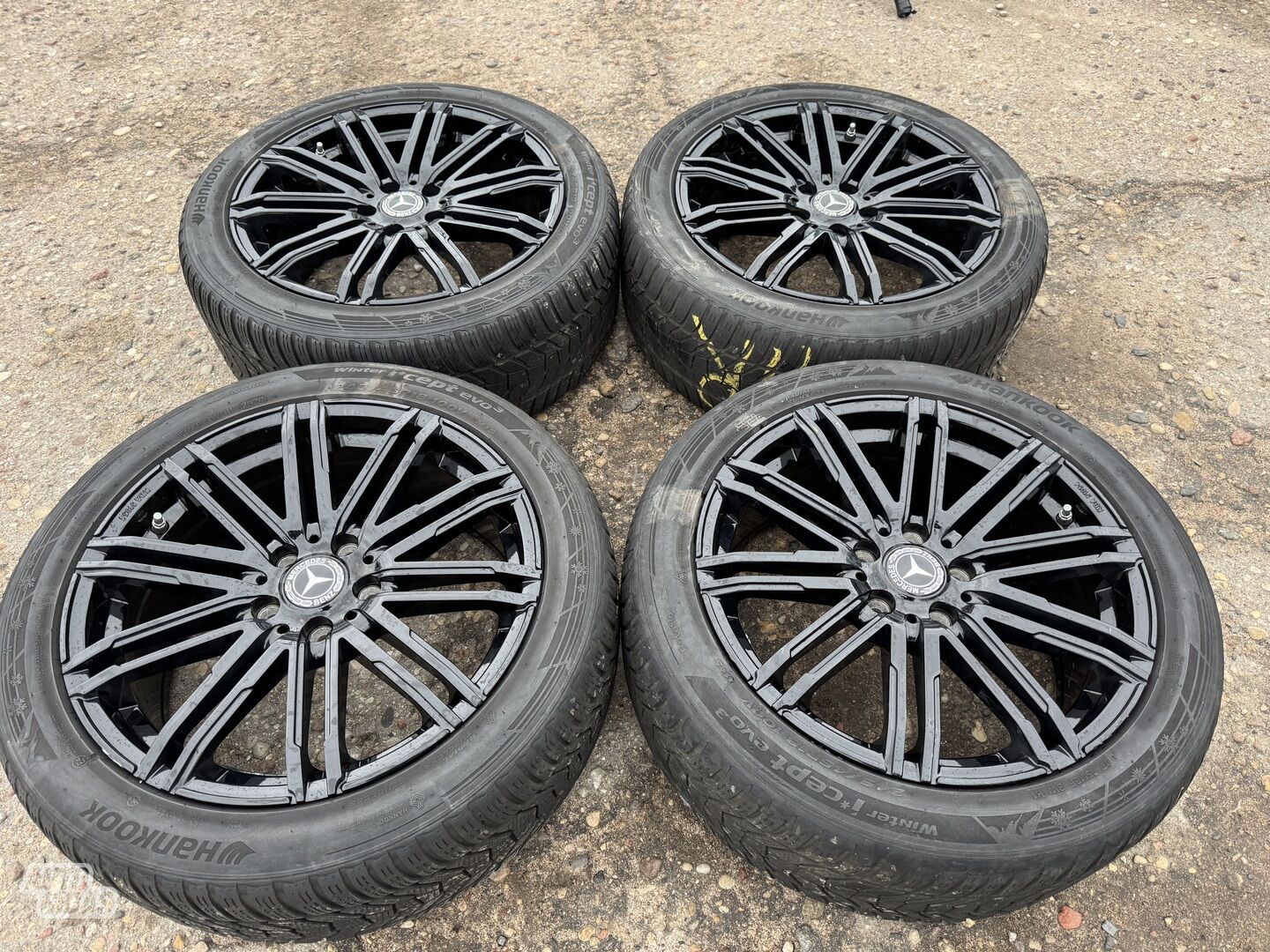 Mercedes-Benz Siunciam, 8J Et48 light alloy R18 rims