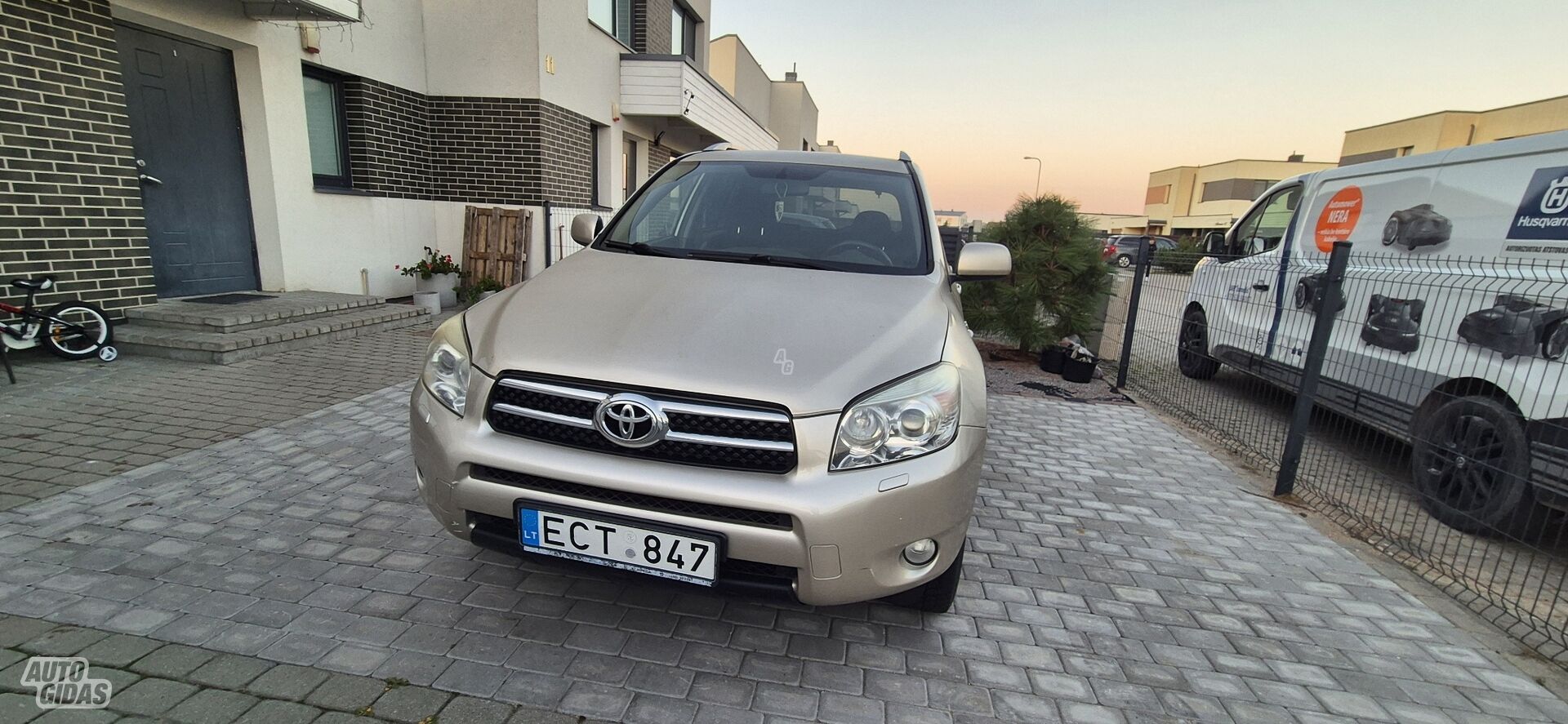 Toyota RAV4 III 2008 m