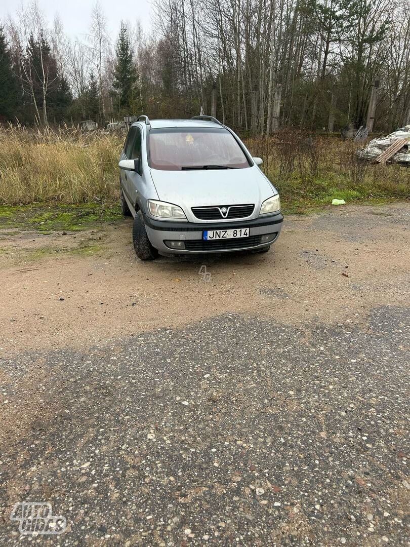 Opel Zafira 2001 y Hatchback