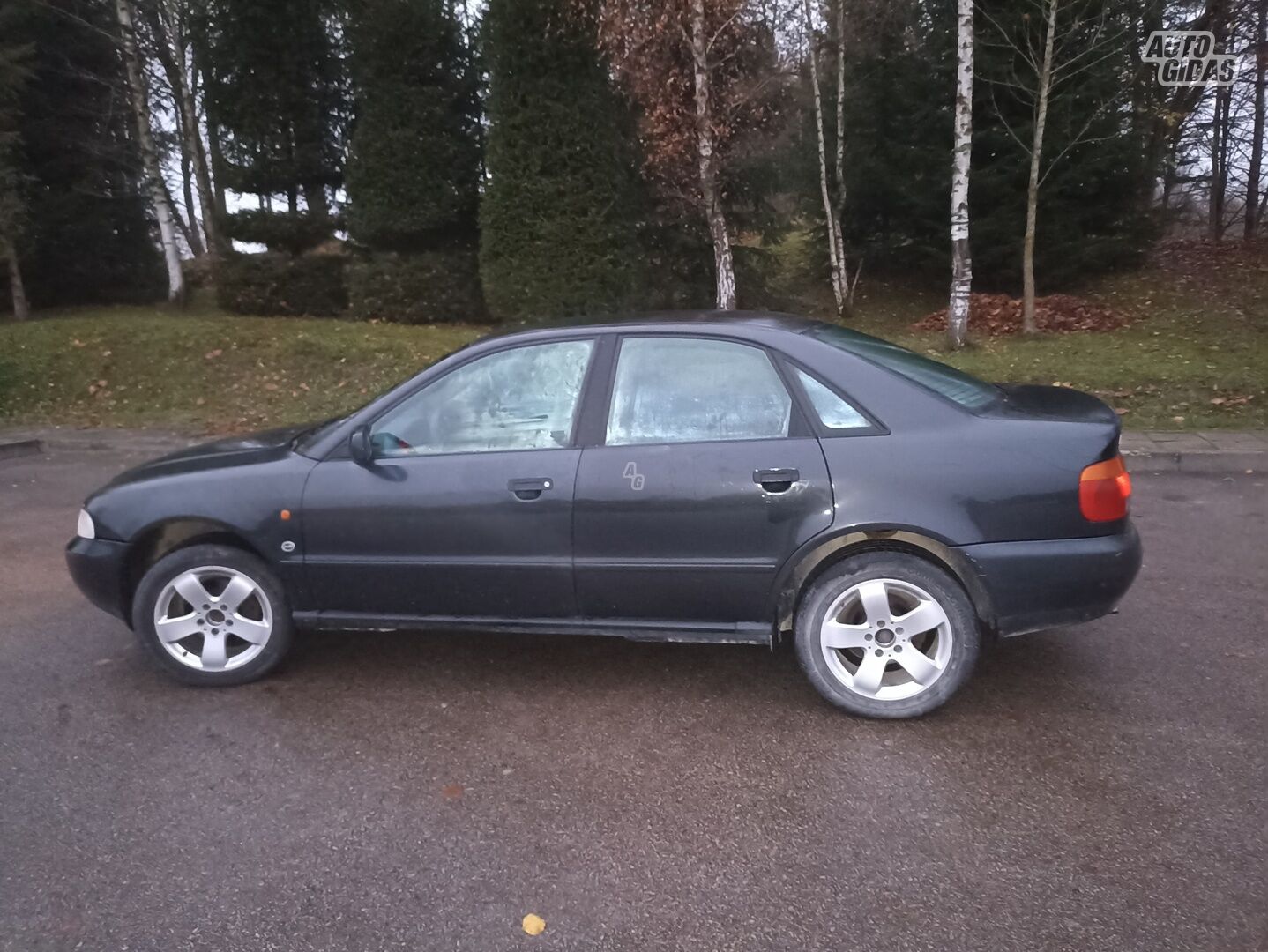 Audi A4 1999 m Sedanas