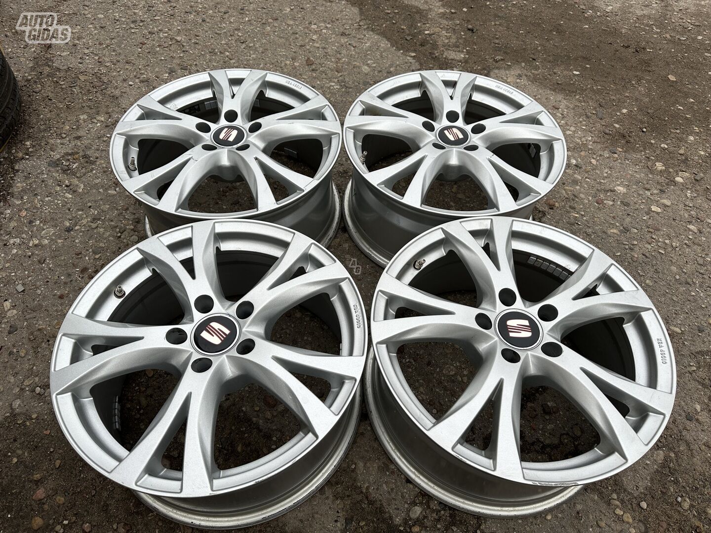 Seat Siunciam, 8J ET45 light alloy R17 rims