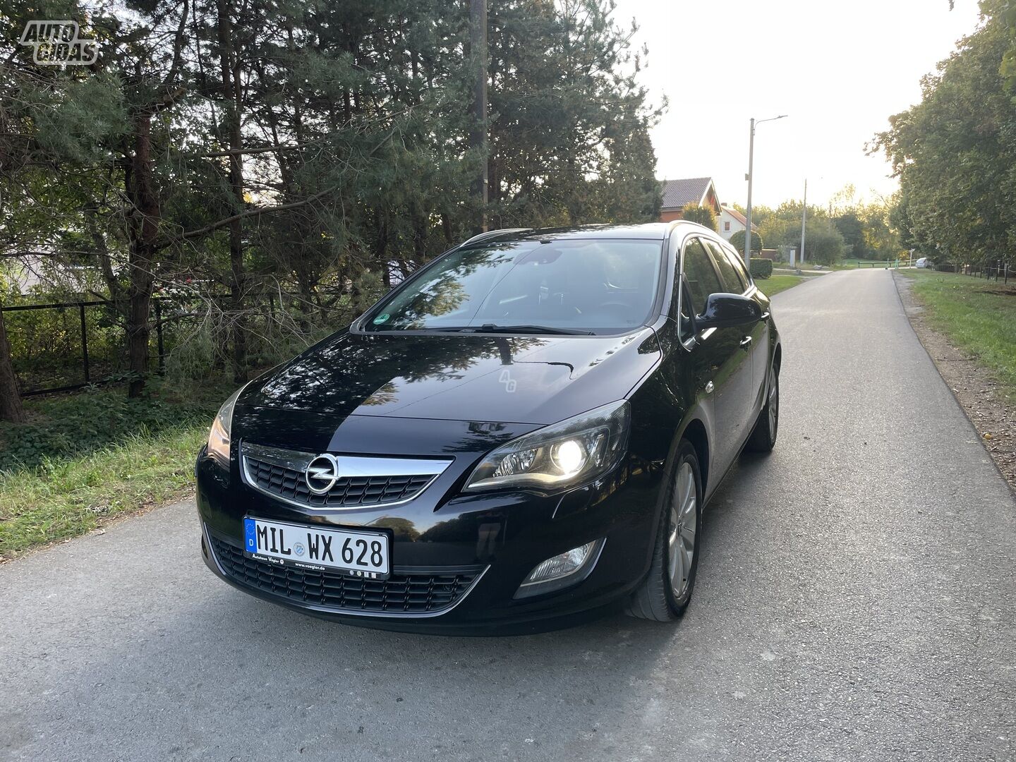 Opel Astra J 2011 y