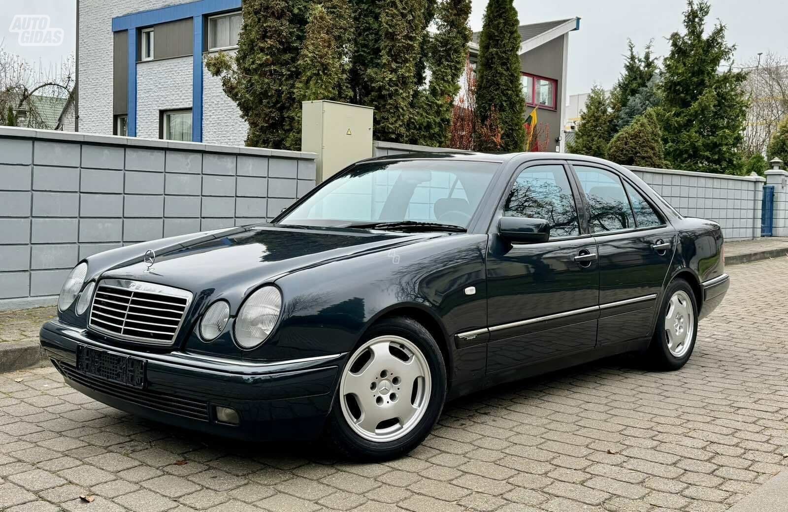 Mercedes-Benz E 300 1996 m Sedanas