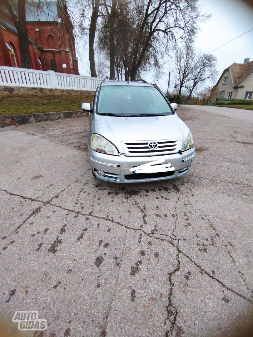 Toyota Avensis Verso 2003 m Vienatūris