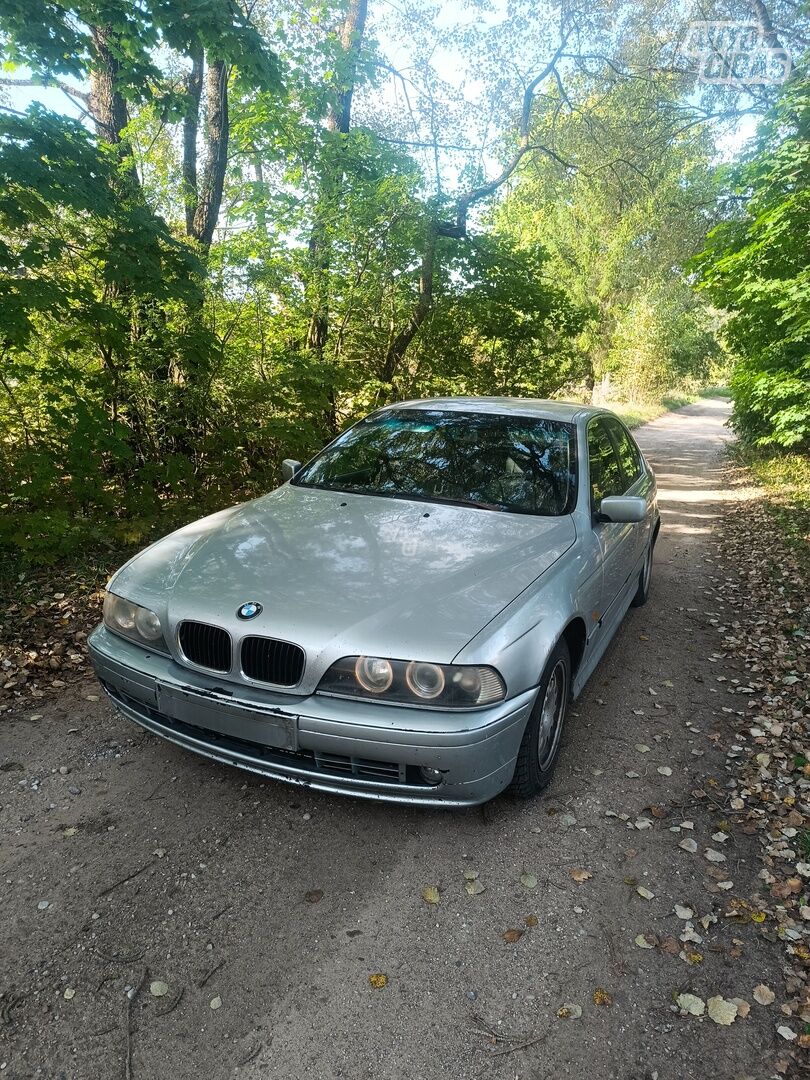 Bmw 520 E39 1998 m dalys