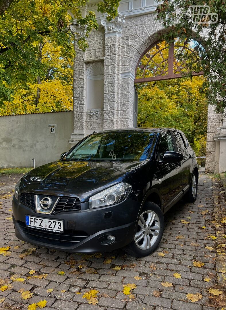 Nissan Qashqai 2011 г Внедорожник / Кроссовер