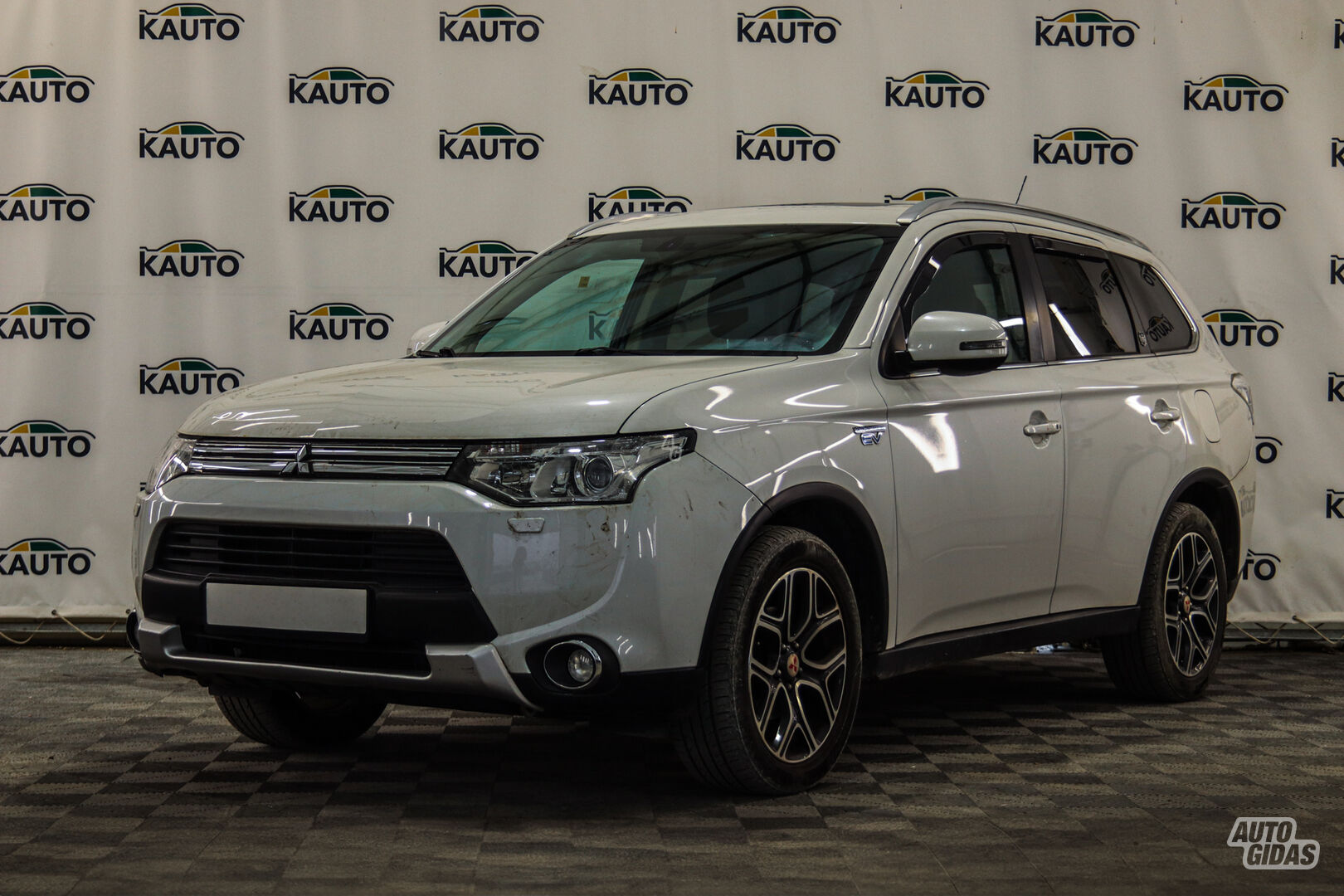 Mitsubishi Outlander 2015 m Savadarbis auto