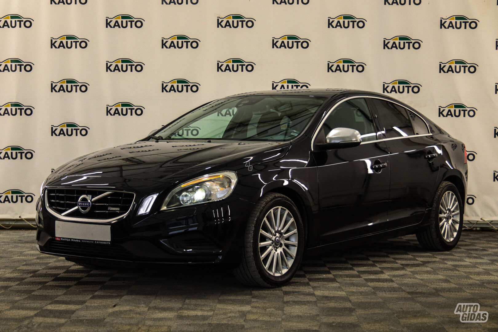 Volvo S60 2012 г Седан