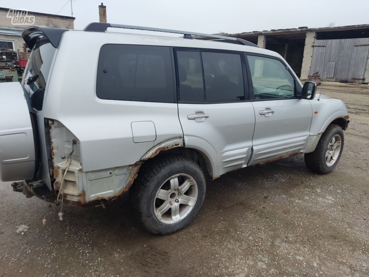 Mitsubishi Montero 2001 y parts