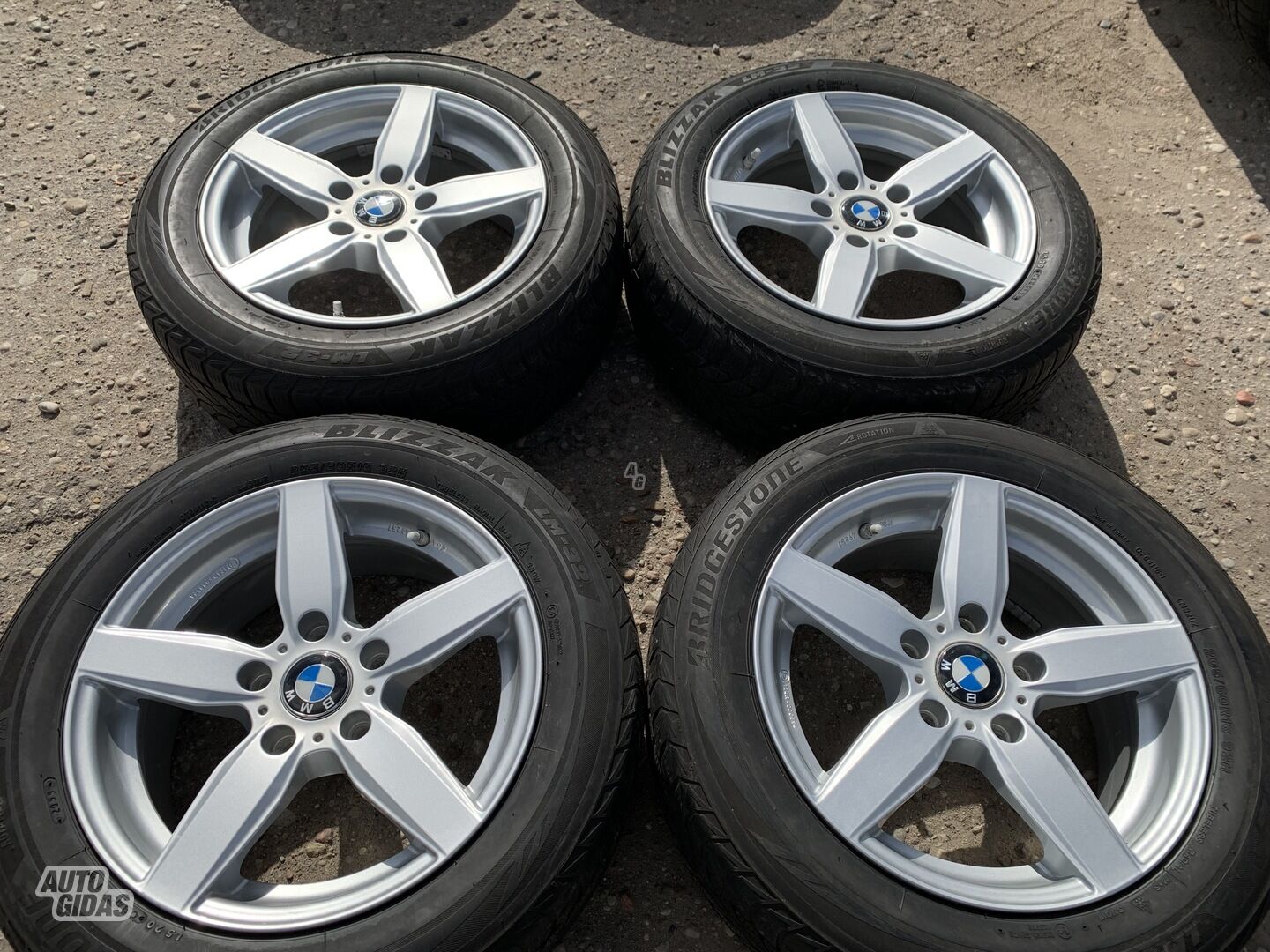 BMW Siunciam, 7J ET42 light alloy R16 rims