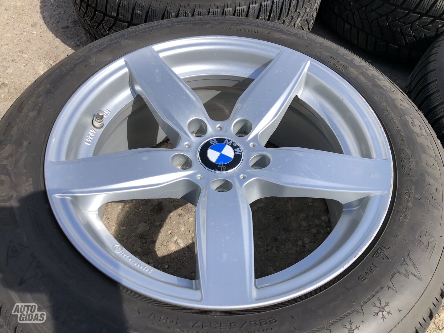 BMW Siunciam, 7.5J ET35 light alloy R17 rims