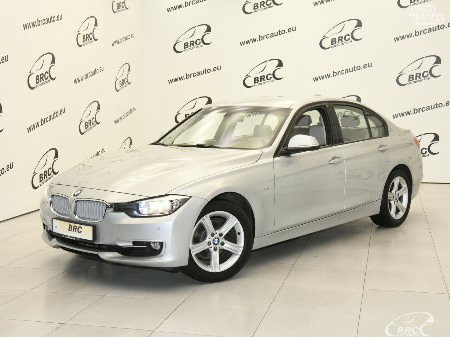 Bmw 320 i Modern 2012 y