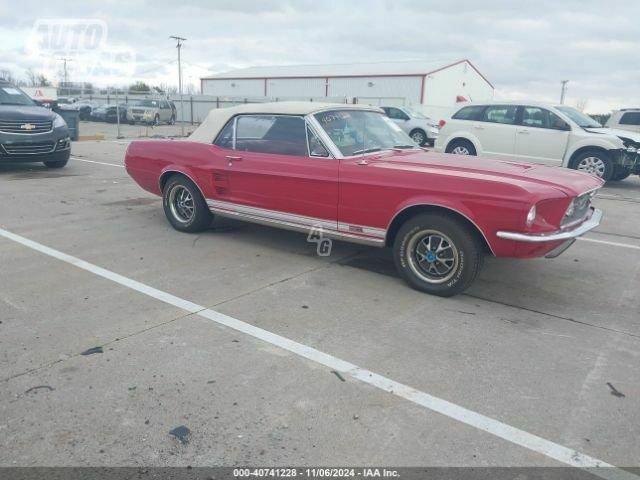 Ford Mustang 1967 y Sedan