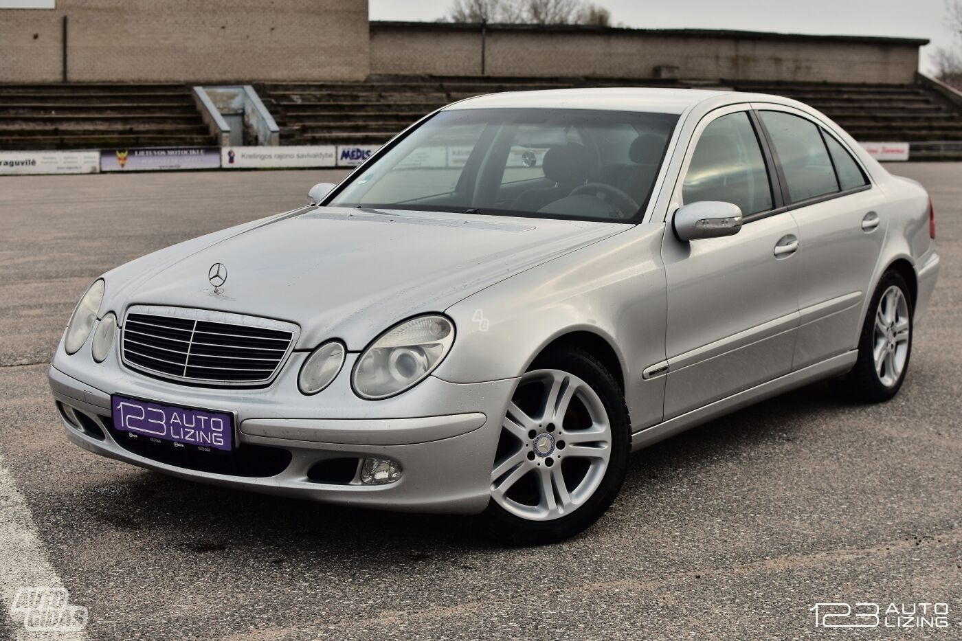 Mercedes-Benz E220 2004 г Седан