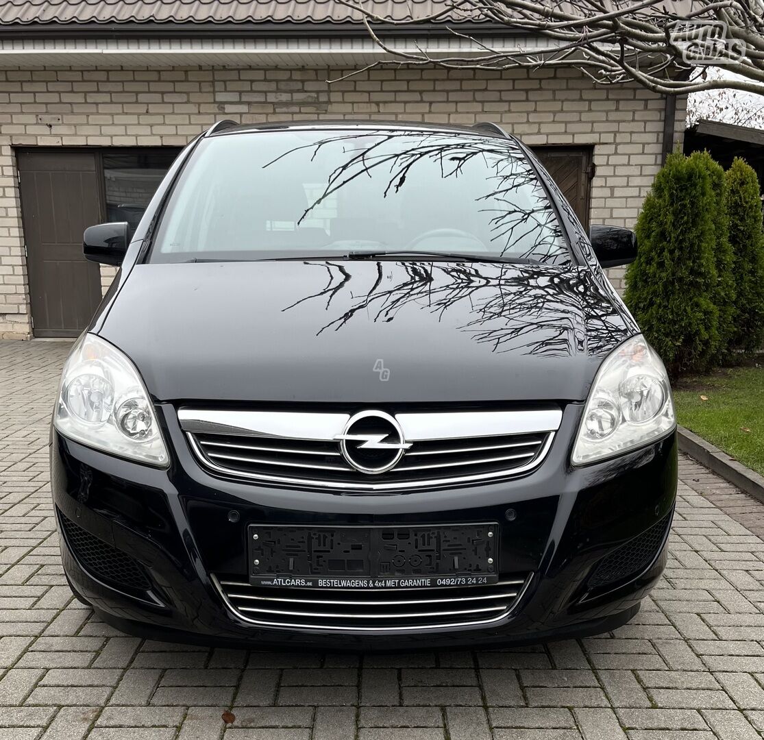 Opel Zafira B 2010 г