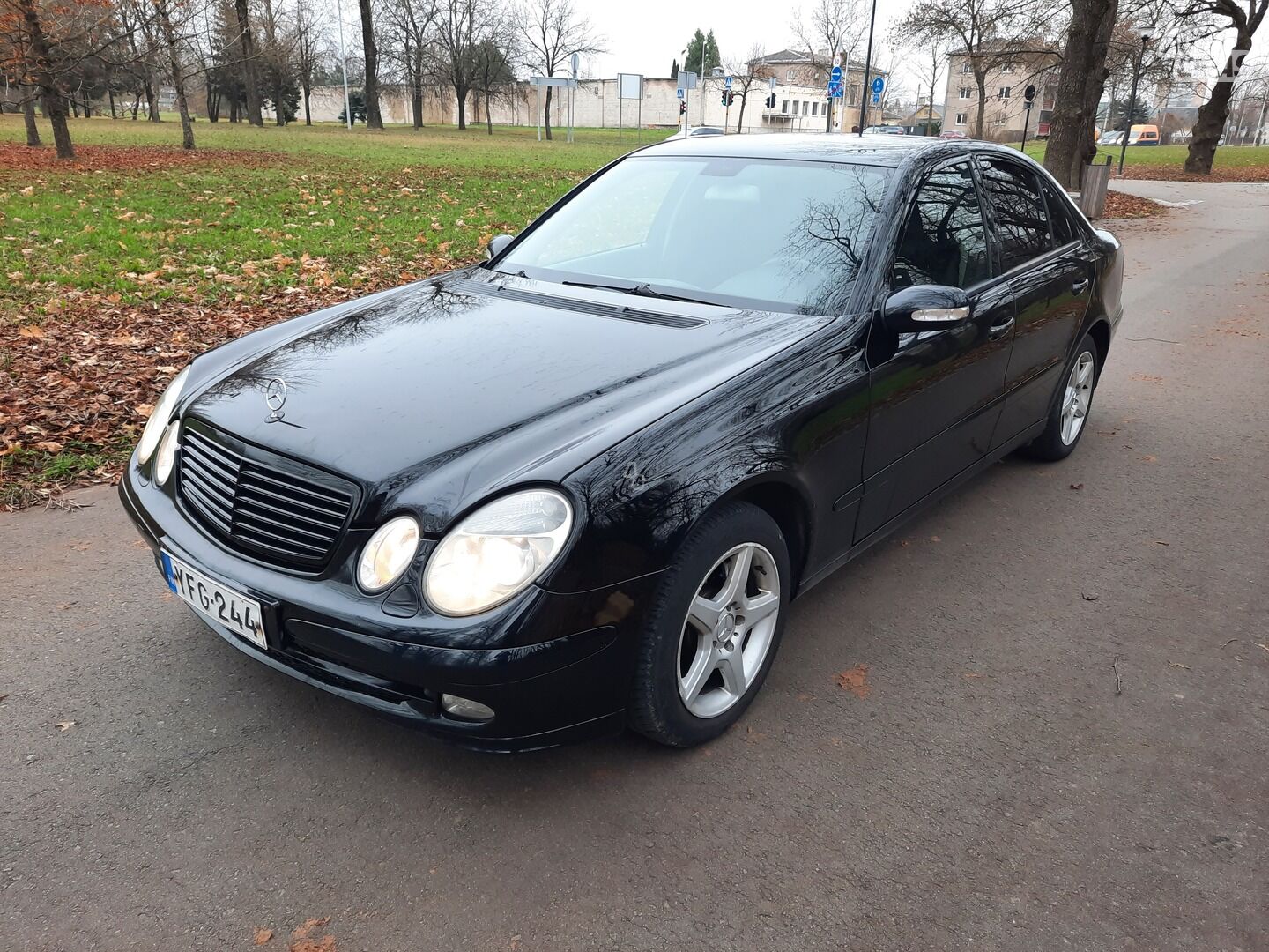 Mercedes-Benz E 220 2004 г Седан