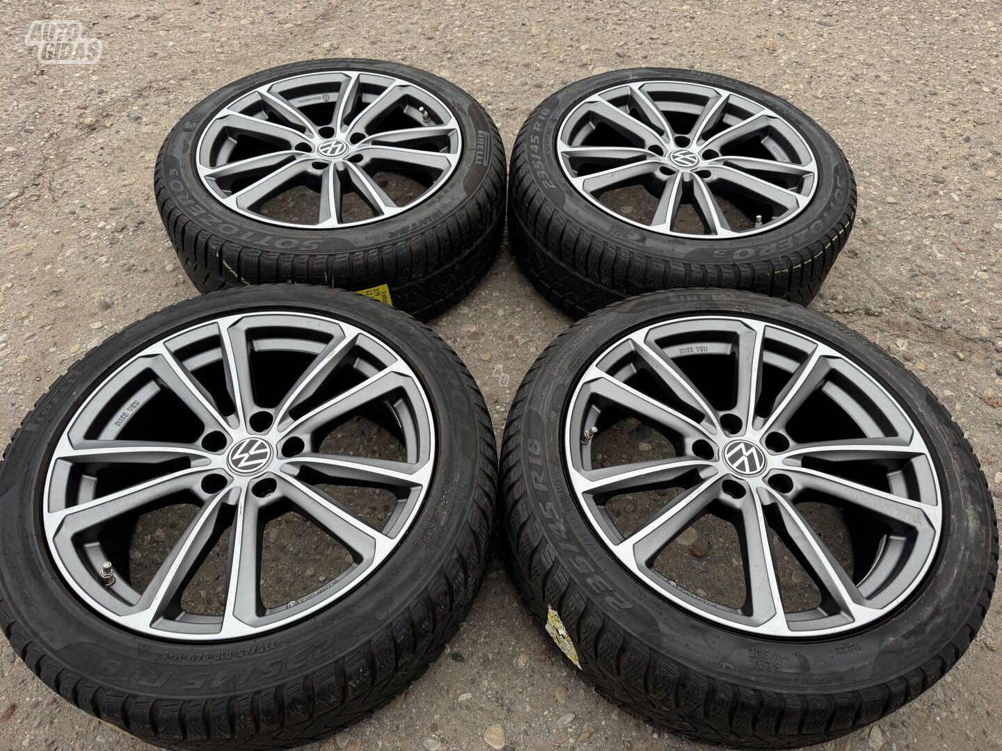 Volkswagen Siunciam, 8J ET44 light alloy R18 rims