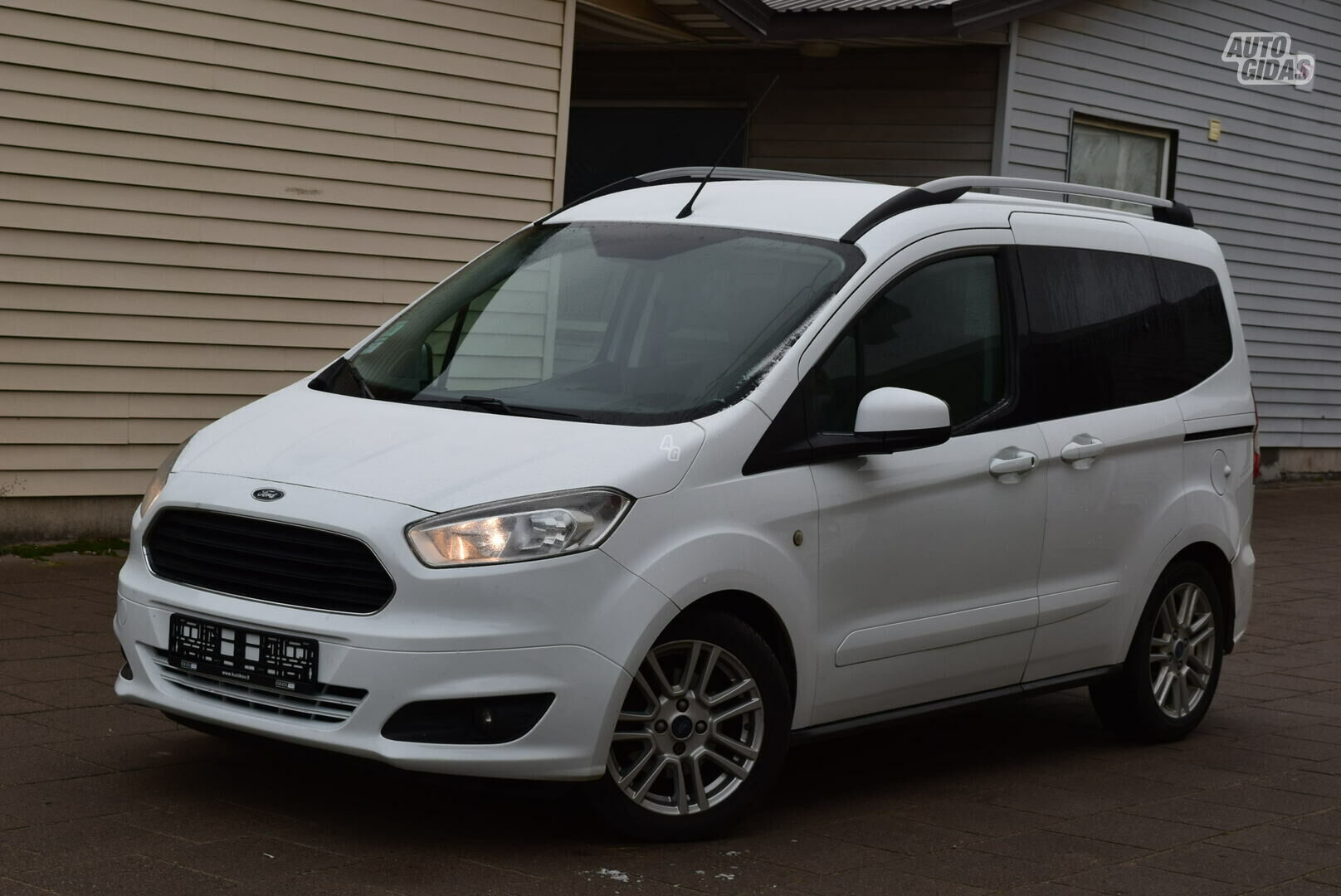 Ford Tourneo Courier 2015 y Van