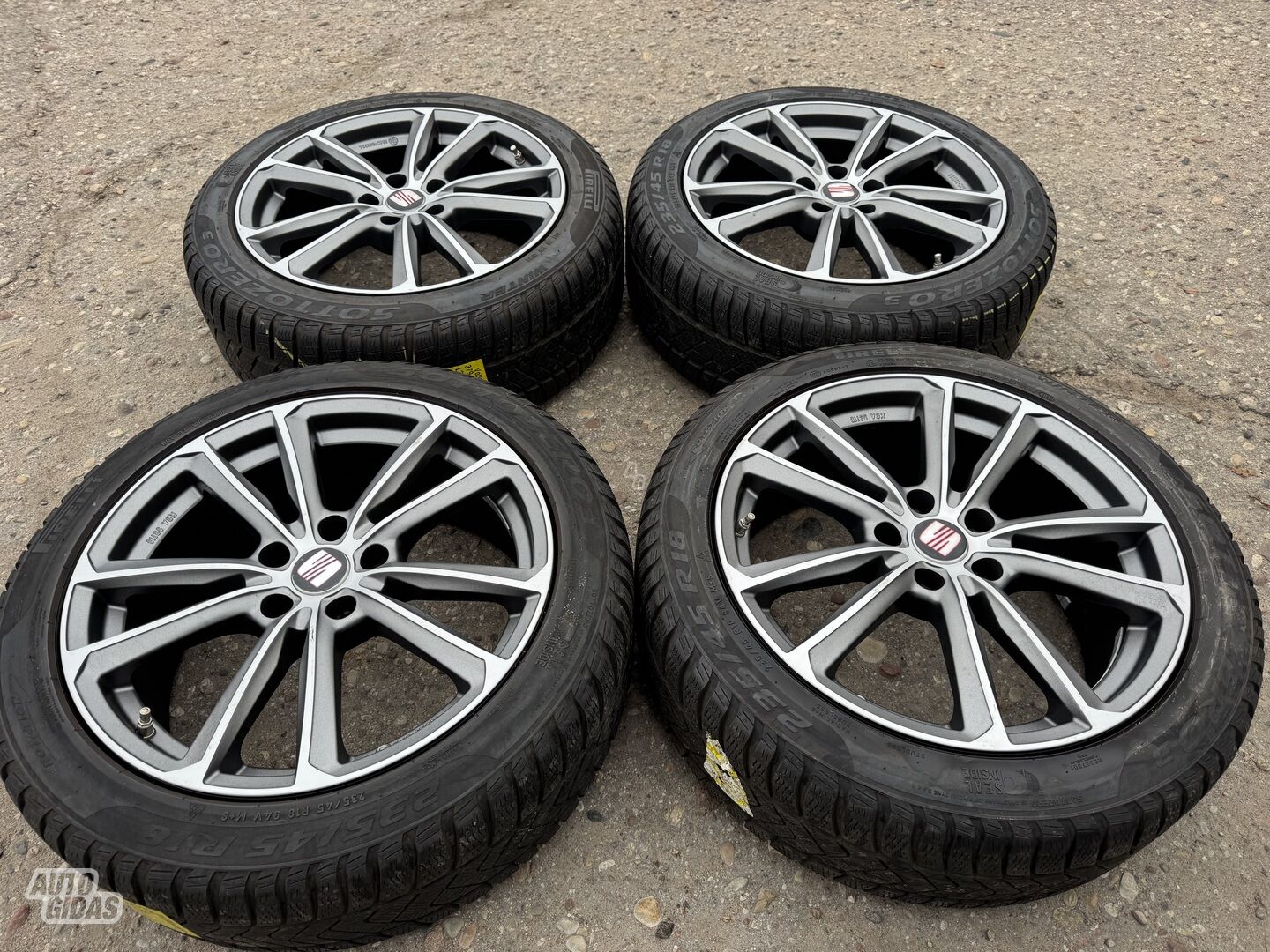 Seat Siunciam, 8J ET44 light alloy R18 rims