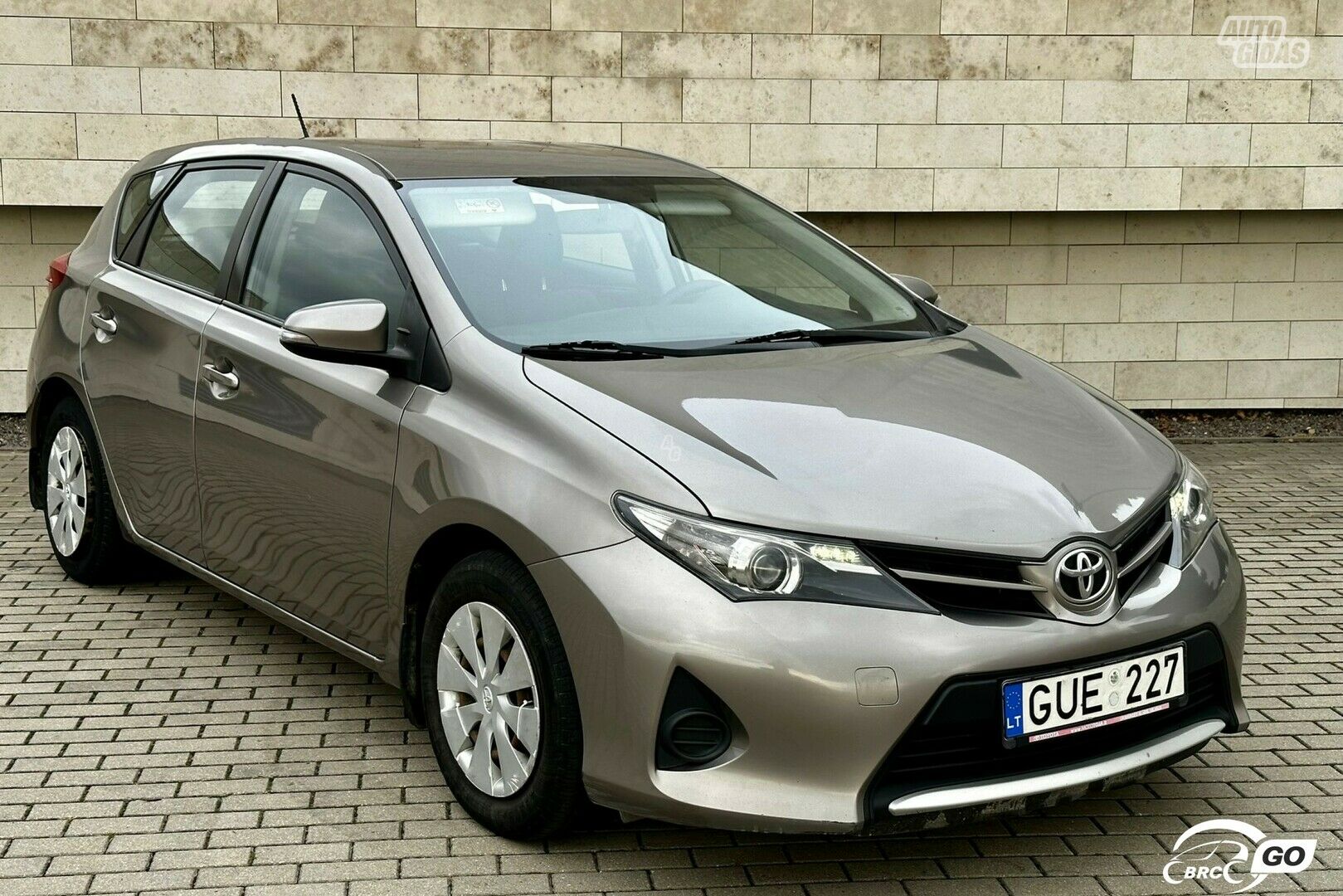 Toyota Auris 2013 г Хэтчбек