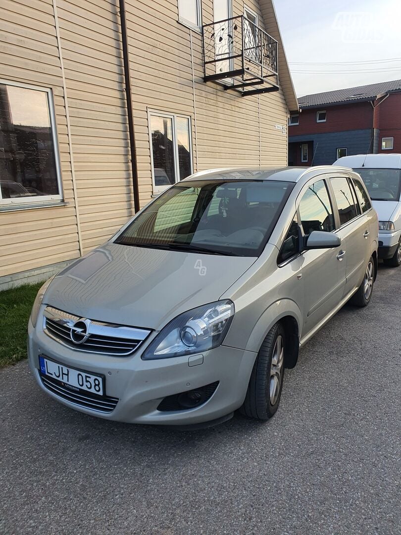 Opel Zafira B 2009 г