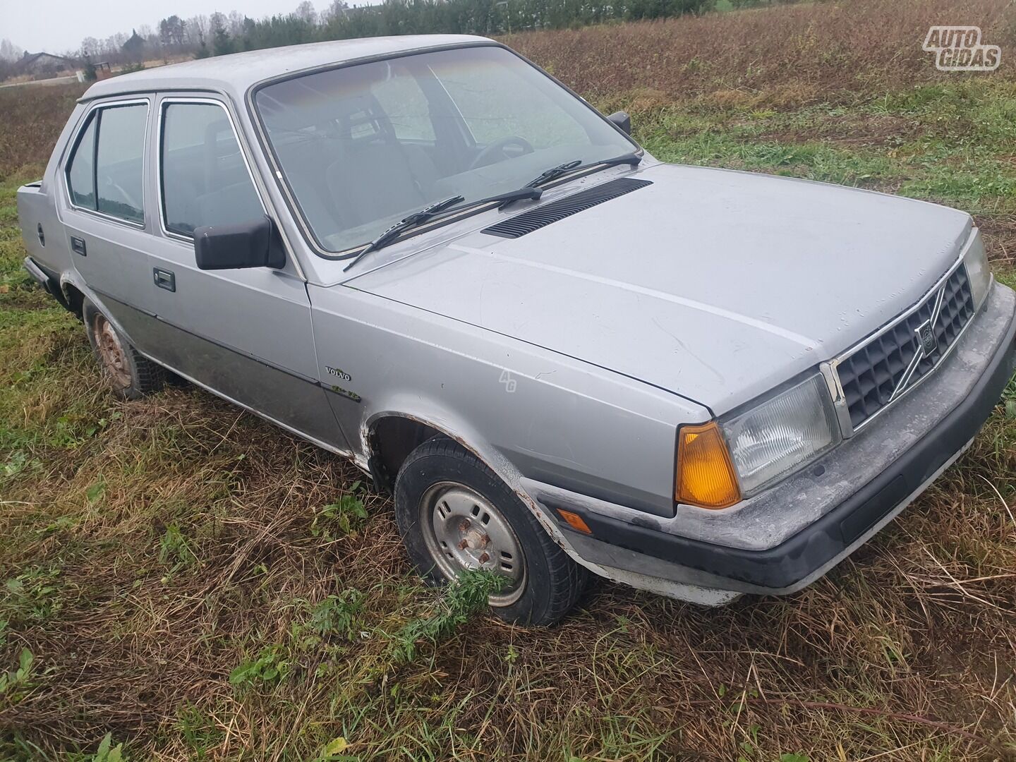 Volvo 340 1974 y Sedan