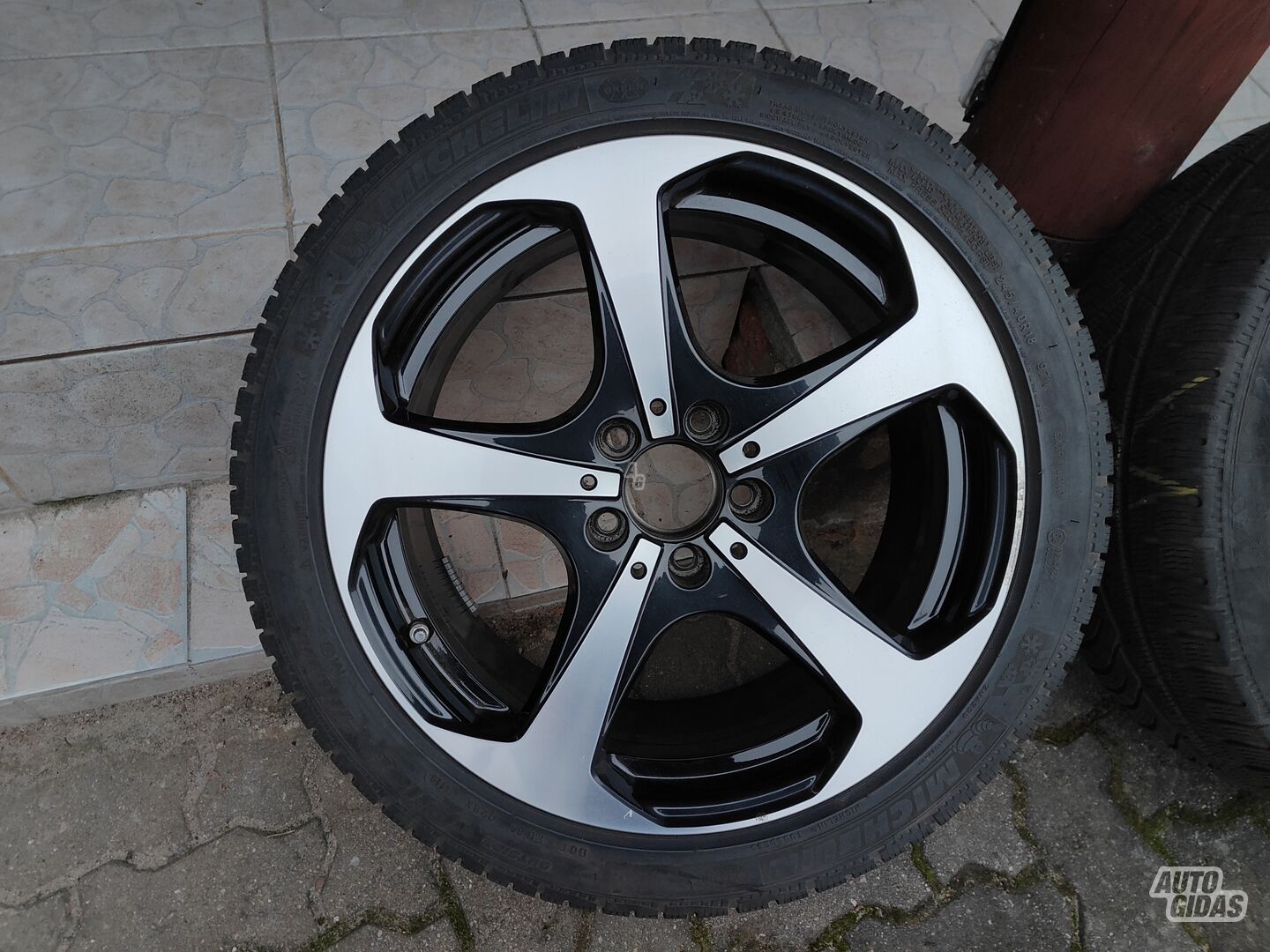 Mercedes-Benz light alloy R18 rims