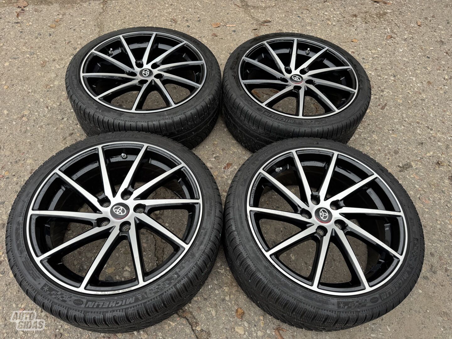 Toyota Siunciam, 8.5J ET54 light alloy R19 rims