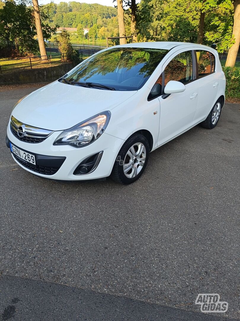 Opel Corsa 2013 г Хэтчбек