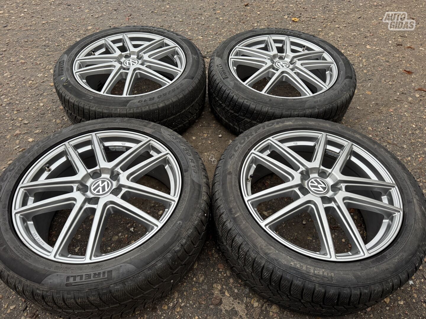 Volkswagen Siunciam, 8J ET43 light alloy R19 rims